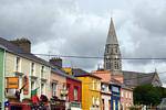 St. Joseph-Kirche und Lokalkolorit, Clifden Connemara, Irland.