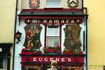 Fassade in Eugene McNamara, Ennistymon, Clare, Irland.