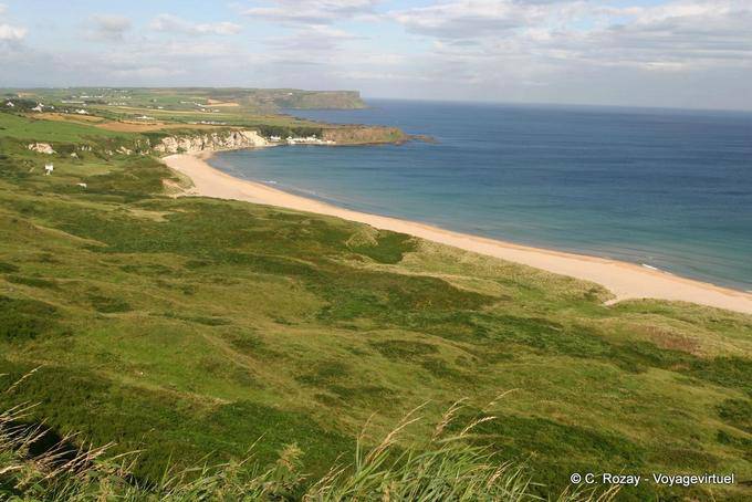 Strand von White Bay, Port Braddan, Antrim Coast - Nord-Irland