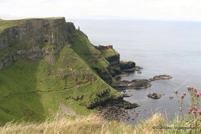 Blick auf den Pfad zu dem Ort, Giants Causeway - Nord-Irland