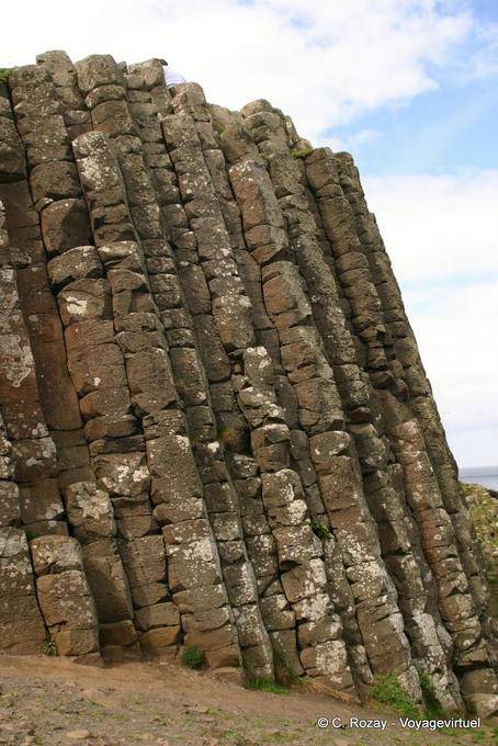 Eine andere Ansicht des doppelten Bruch Basalt, Giants Causeway - Nord-Irland