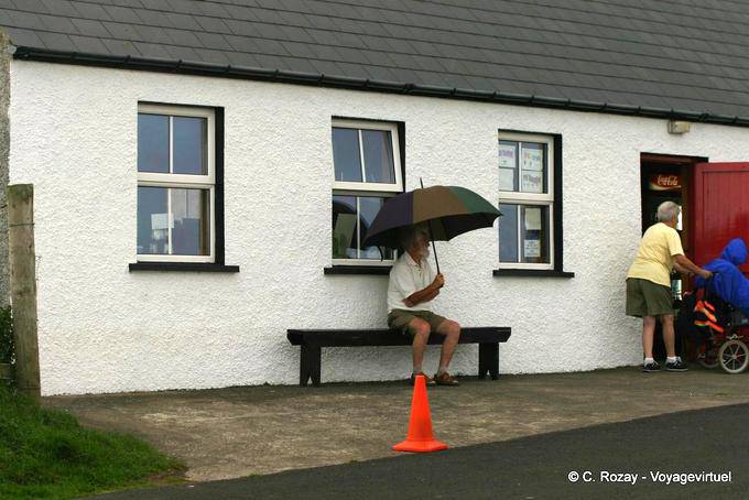Unter dem Dach am Eingang des Lokals, Castlerock - Nord-Irland