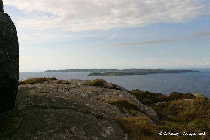 Panoramablick auf Rathlin Island von Fairhead - Nord-Irland