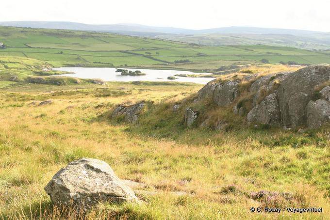 Lough na Cranagh und künstlichen Insel in der Eisenzeit erstellt, Fair Head - Nord-Irland