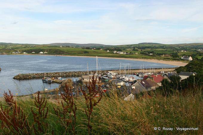 Strand und Hafen von der North Street Ballycastle - Nord-Irland