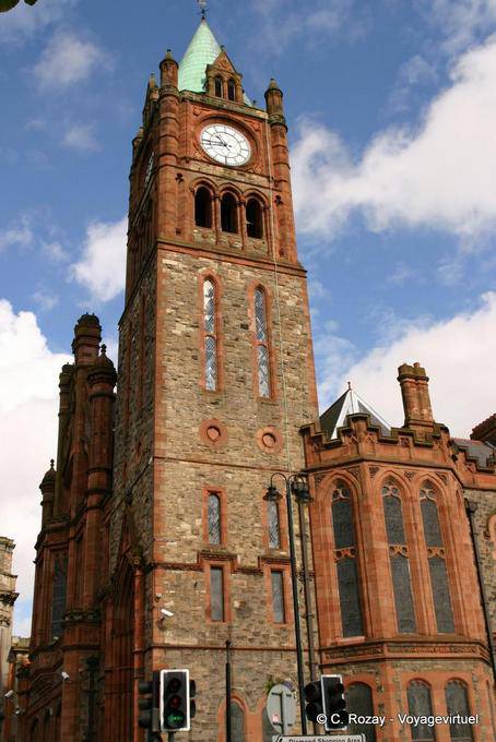 Glockenturm der Guildhall, der einzige Überlebende der 1908 Feuer, Derry - Nord-Irland
