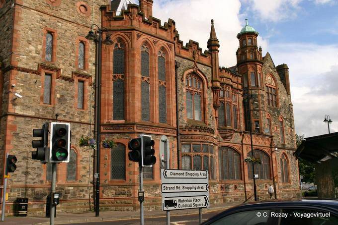 Außenarchitektur der Guildhall, umgebaut und im Jahr 1912 renoviert Derry - Nord-Irland