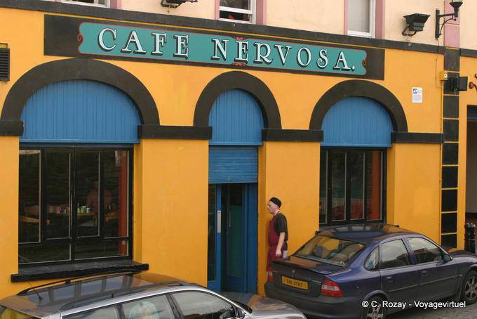 Fassade des Café Nervosa, Magazine Street, Derry - Nord-Irland