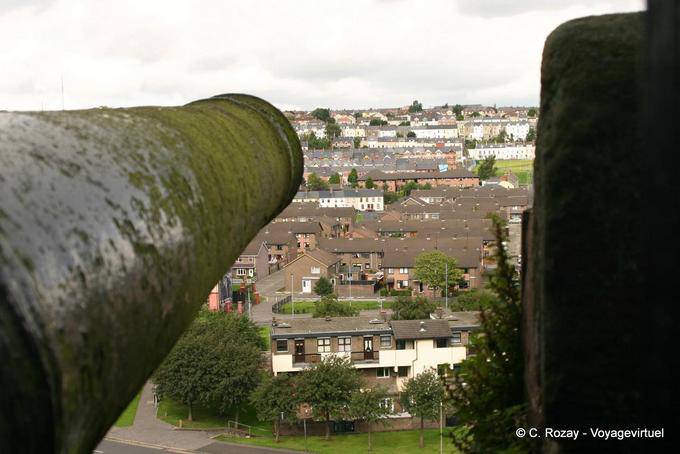Canon an der Wand gegenüber der katholischen Bereich, Derry - Nord-Irland