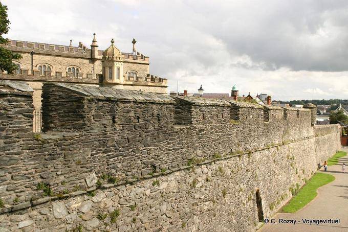 Stadtmauer entlang der Kathedrale, Derry - Nord-Irland