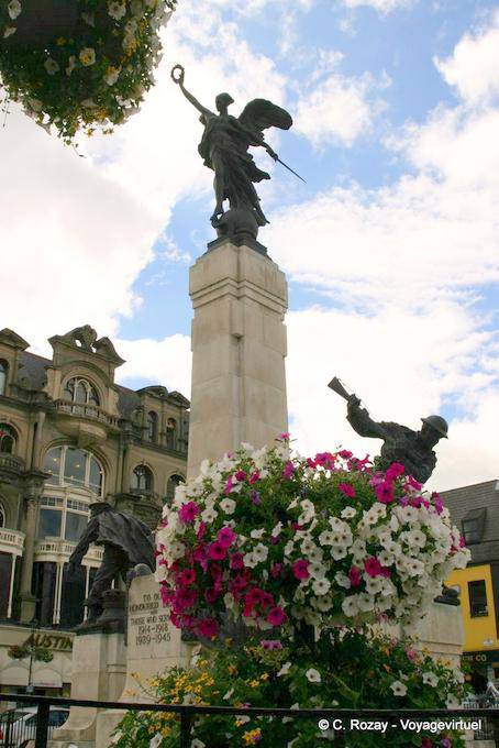 Statue auf der Memorial of War Diamant-Platz, Derry - Nord-Irland