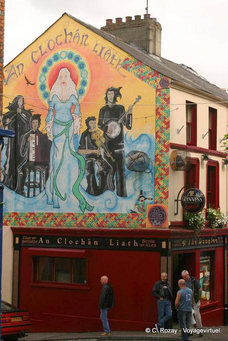 An Clochán Liath, Wandbild an der Waterloo Street, Derry - Nord-Irland