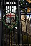 Skeleton Wappen in der Startaufstellung der St Columb-Kathedrale, Derry, Nord-Irland.