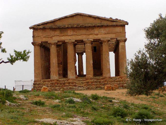 Ein weiterer Blick auf den Tempel der Concordia, Agrigent - Italien