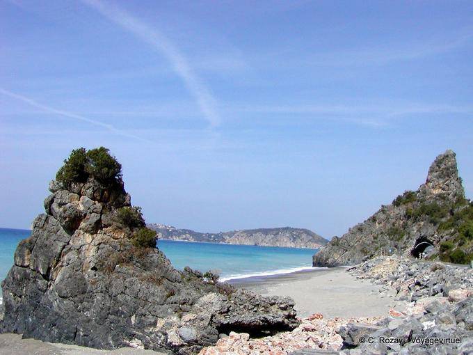 Strand und Tunnel, Kampanien - Italien