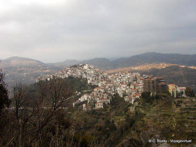 Berge und Dörfer von Basilicata - Italien