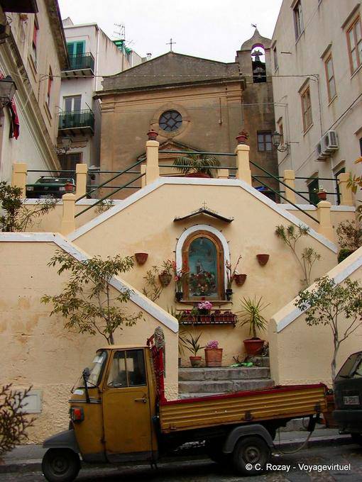 Gekreuzte Treppen, Via Umberto I, Cefalu - Italien