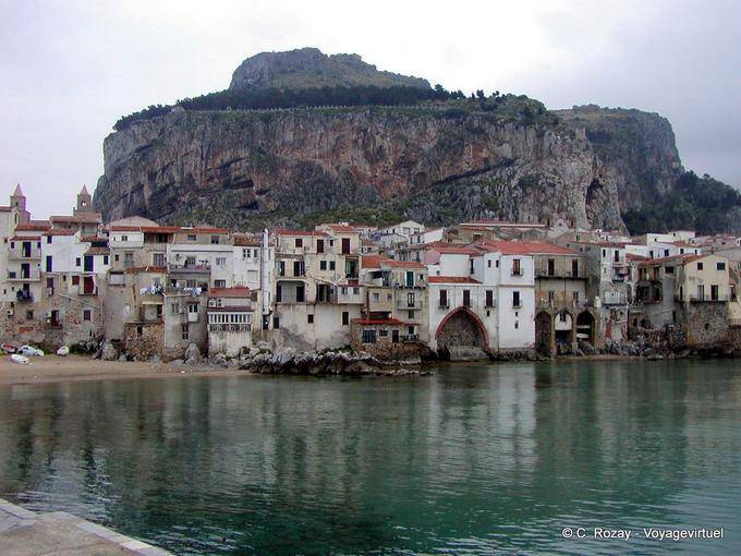 Kephaloidion Felsen über der Stadt, Cefalu - Italien