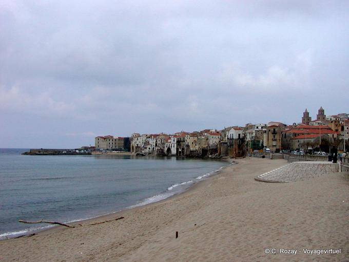 Am Strand in Cefalu - Italien