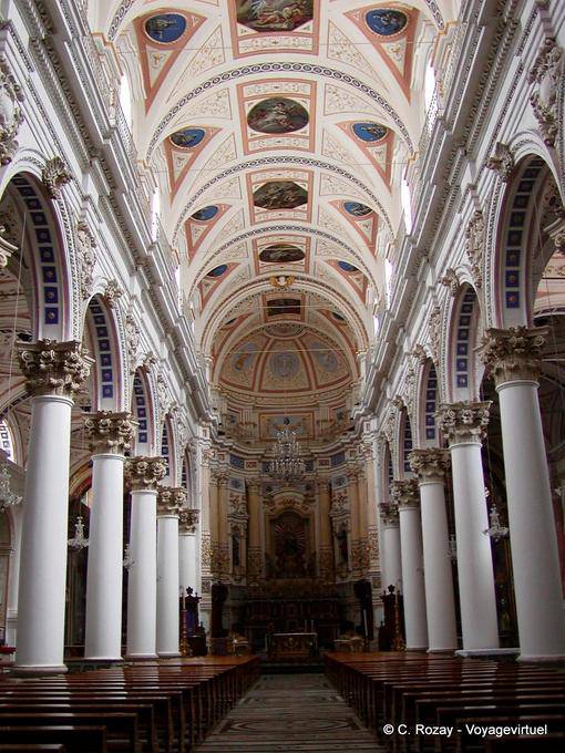Im Inneren der barocken Kathedrale von San Pietro, Modica - Italien
