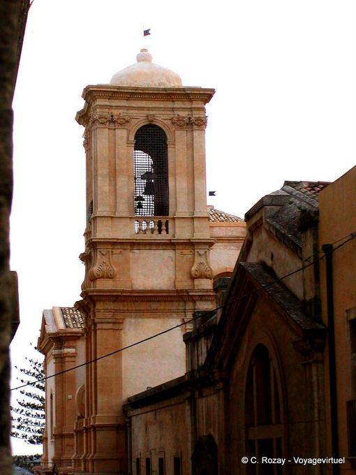 Glockenturm in der Stadt Noto - Italien