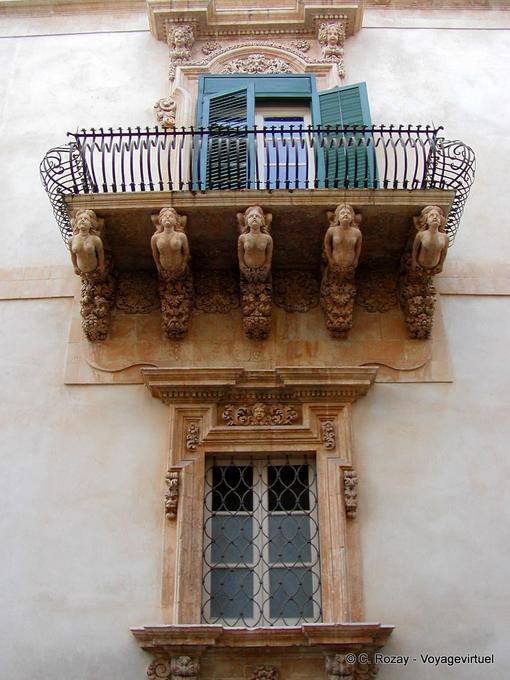 Auf einem Palast Balkon Villadorata, Noto - Italien