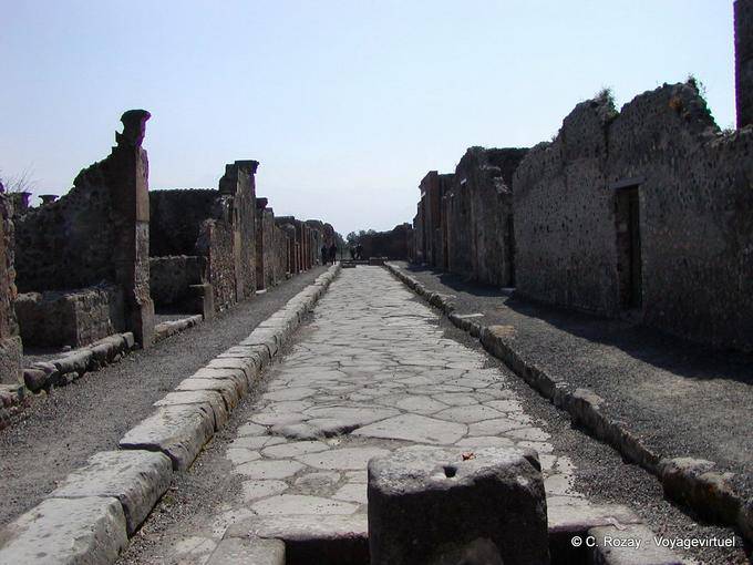 Fußgängerzone und Geschäfte, Pompeji - Italien
