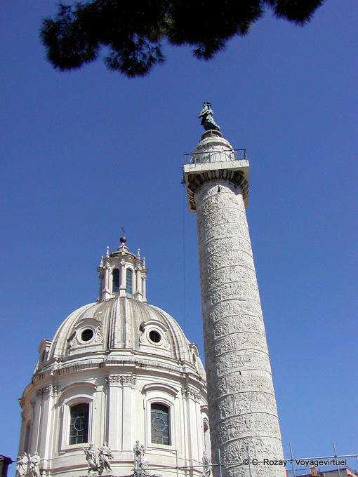 Ansicht Trajanssäule und Kirche Santa Maria di Loreto Dome, Rom - Italien