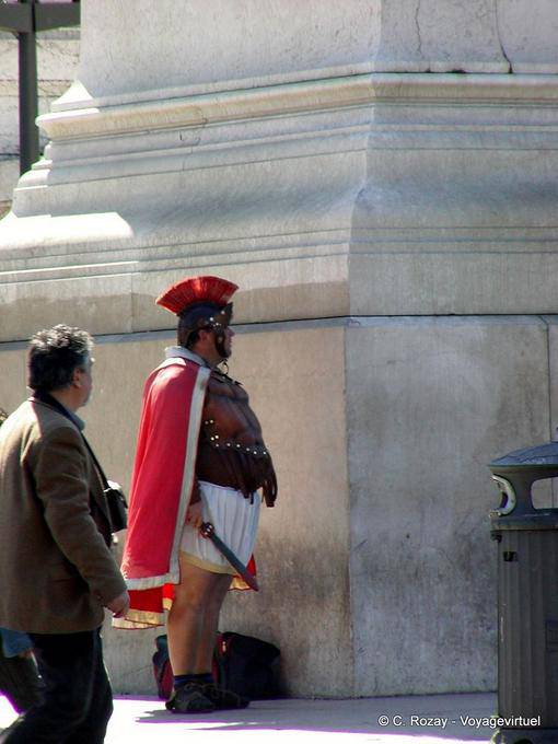 Fake-Soldat Romein in historischen Kostümen, Rom - Italien