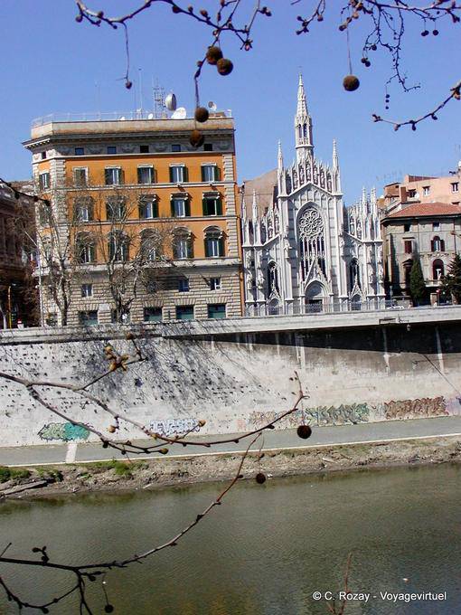 Kirche des Heiligsten Herzens Wahlrecht Blick von den Ufern des Tiber, Rom - Italien