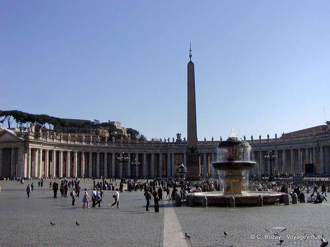 Brunnen und Obelisken auf dem Petersplatz in Rom - Italien