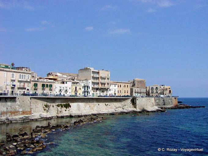 Die Strandpromenade von Ortigia, Syrakus - Italien