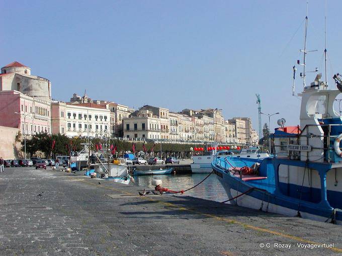 Auf den Docks, Foro Vittorio Emanuele II, Syracuse - Italien