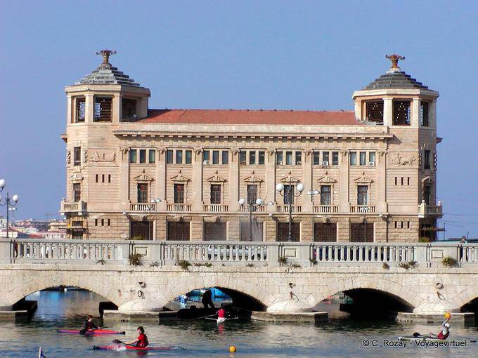 Zugangsbrücke zur Insel Ortigia, Syrakus, Sizilien - Italien