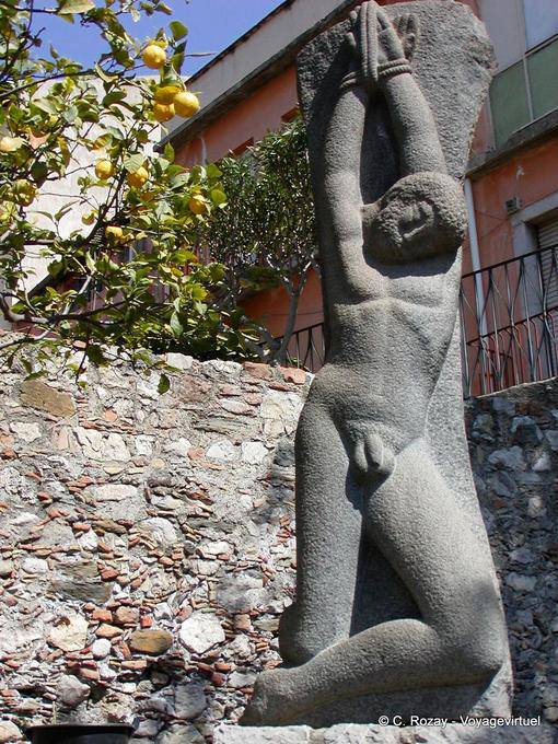 Statue der nackten gefoltert, Taormina - Italien