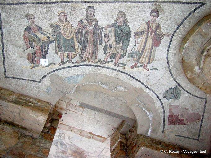 Adlige und Bauern, Mosaik am Eingang des Bades, Villa Casale - Italien