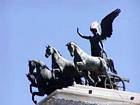 Statue der Göttin Victoria fahren einen Wagen, Victor Emmanuel II Monument, Rom, Italien.