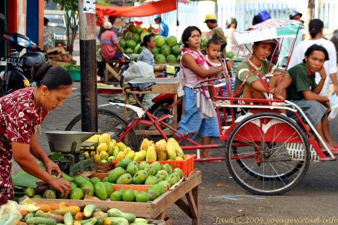 Bild Straße, Obst und Dreirad, Java - Indonesien