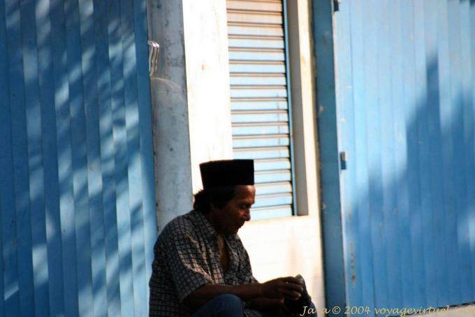 Schatten auf Blau, Banyuwangi, Java - Indonesien