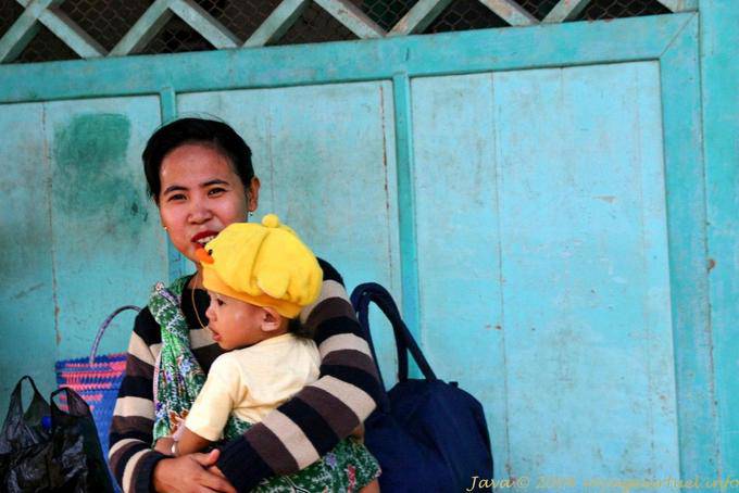 Die Mutter und ihr Sohn, Banyuwangi, Java - Indonesien