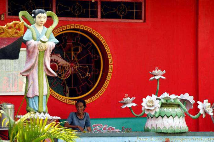 Ornament und Statue des chinesischen Tempel, Banyuwangi, Java - Indonesien