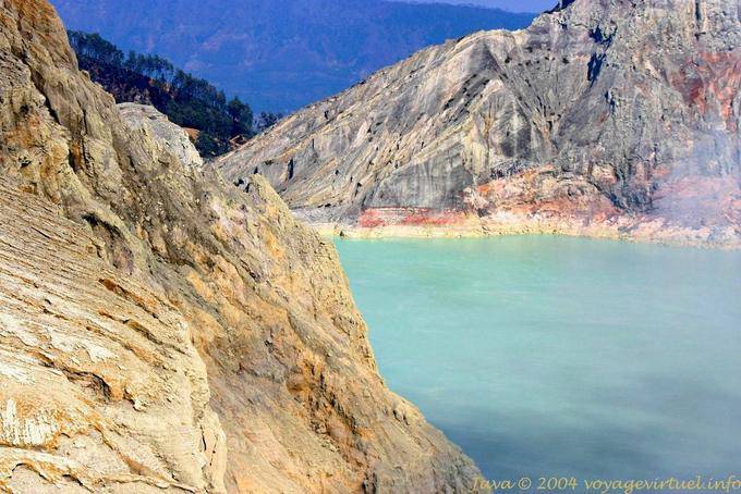 Ein weiterer Blick auf die Caldera Vulkan Ijen - Indonesien
