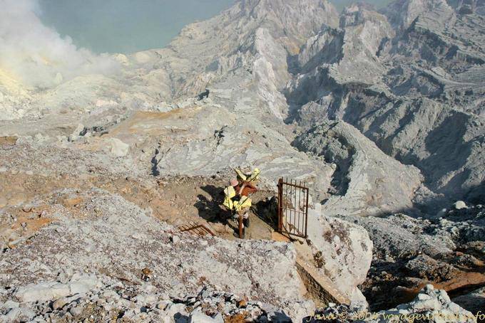 Die Eisentür des Tagebaus, Ijen, Java - Indonesien