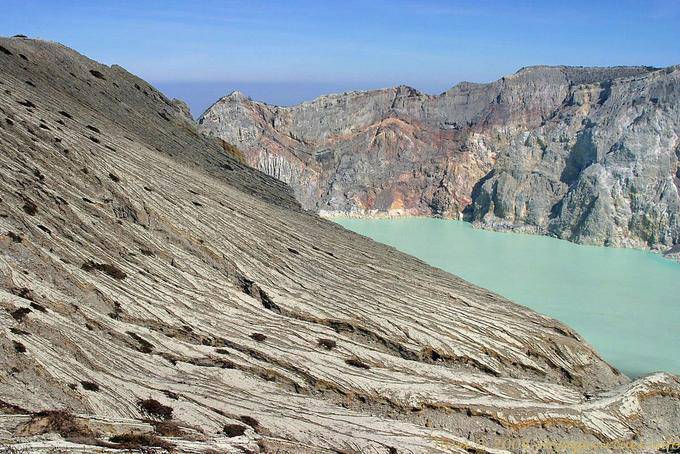 Ijen, Wasch faltet die Spitze der Caldera, Java - Indonesien