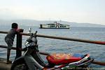 Die Fährüberfahrt von Gilimanuk in Bali und Java Ketapang, Indonesien.