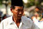 Mann im dunklen Blick, Banyuwangi, Java, Indonesien.