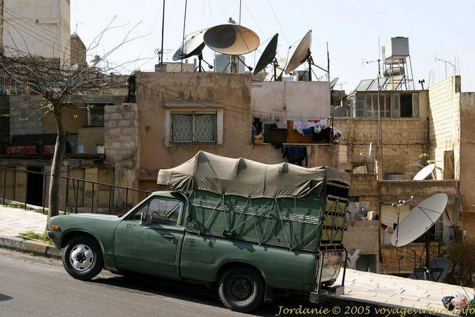 Fülle von Satellitenschüsseln auf den Dächern, Amman - Jordanien