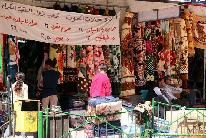 Tissue Exposition in einer Straße, Aqaba - Jordanien