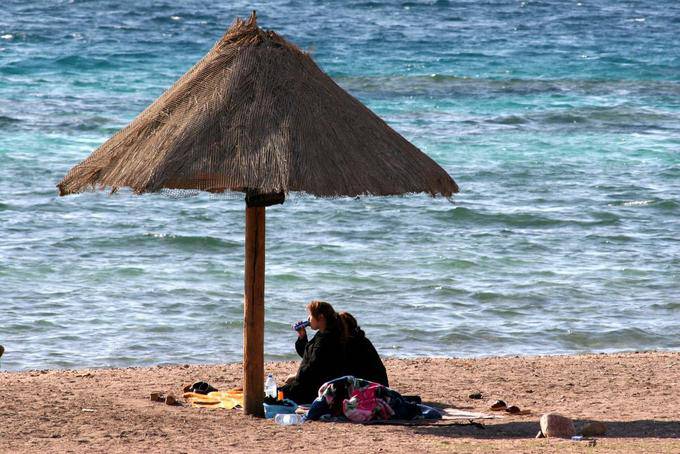 Schatten deportiert am Strand, Aqaba - Jordanien