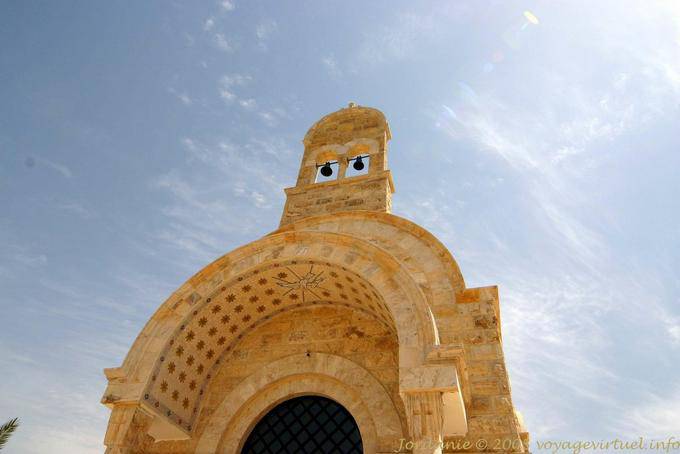 Steeple über dem Eingang zur orthodoxen Kirche, El-Maghtas - Jordanien